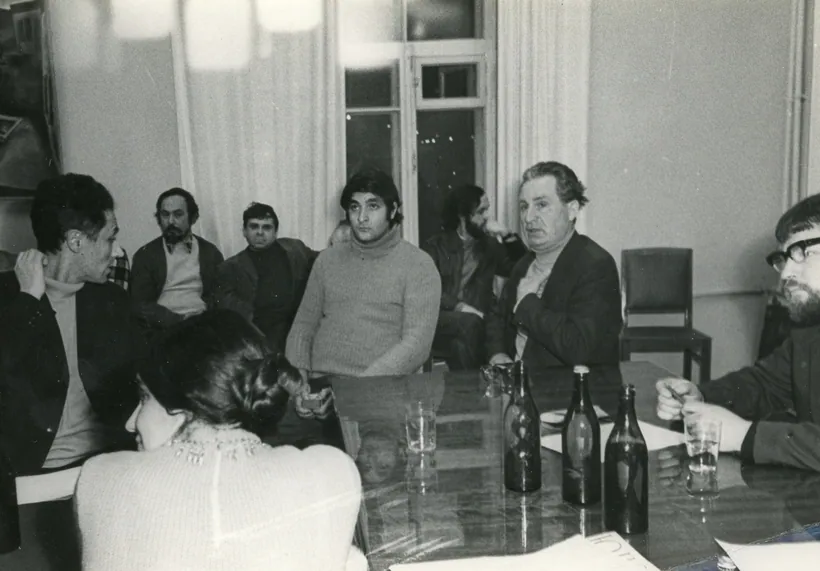 Discussion of his first solo exhibition, Moscow, 1973