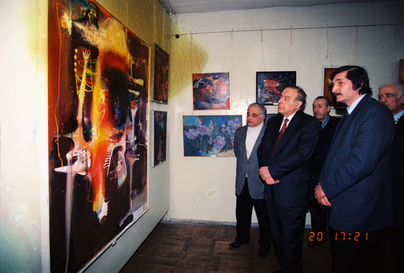 Heydar Aliyev at the opening of an exhibition at the Artists’ Union of Azerbaijan