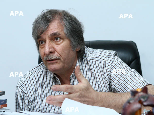 Farhad Khalilov leaning forward and gesturing as he speaks during the 2014 conversation.
