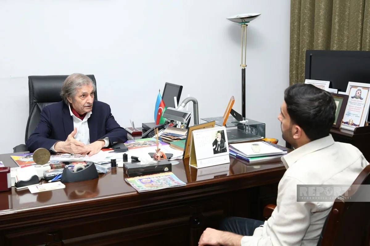 Farhad Khalilov and interviewer Nihat Pir seated across the artist's desk.